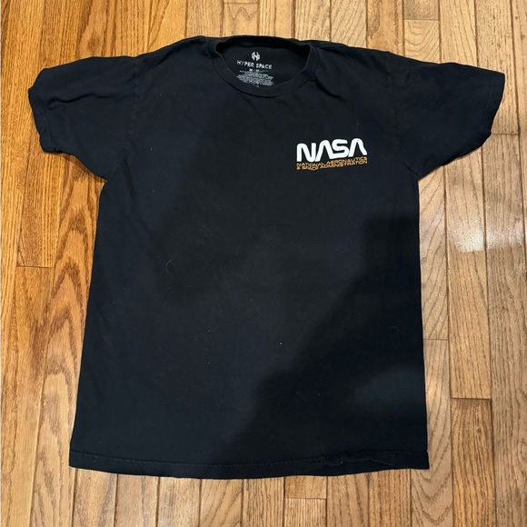 NASA t-shirt with beautiful graphics on front and back - Picture 3 of 6